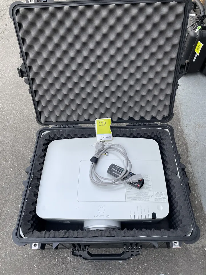 Beamer SanyoPLC-ZM5000L